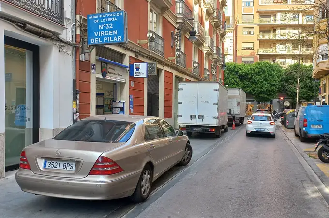La Policía Local de Valencia incrementa el control sobre los coches aparcados en las aceras