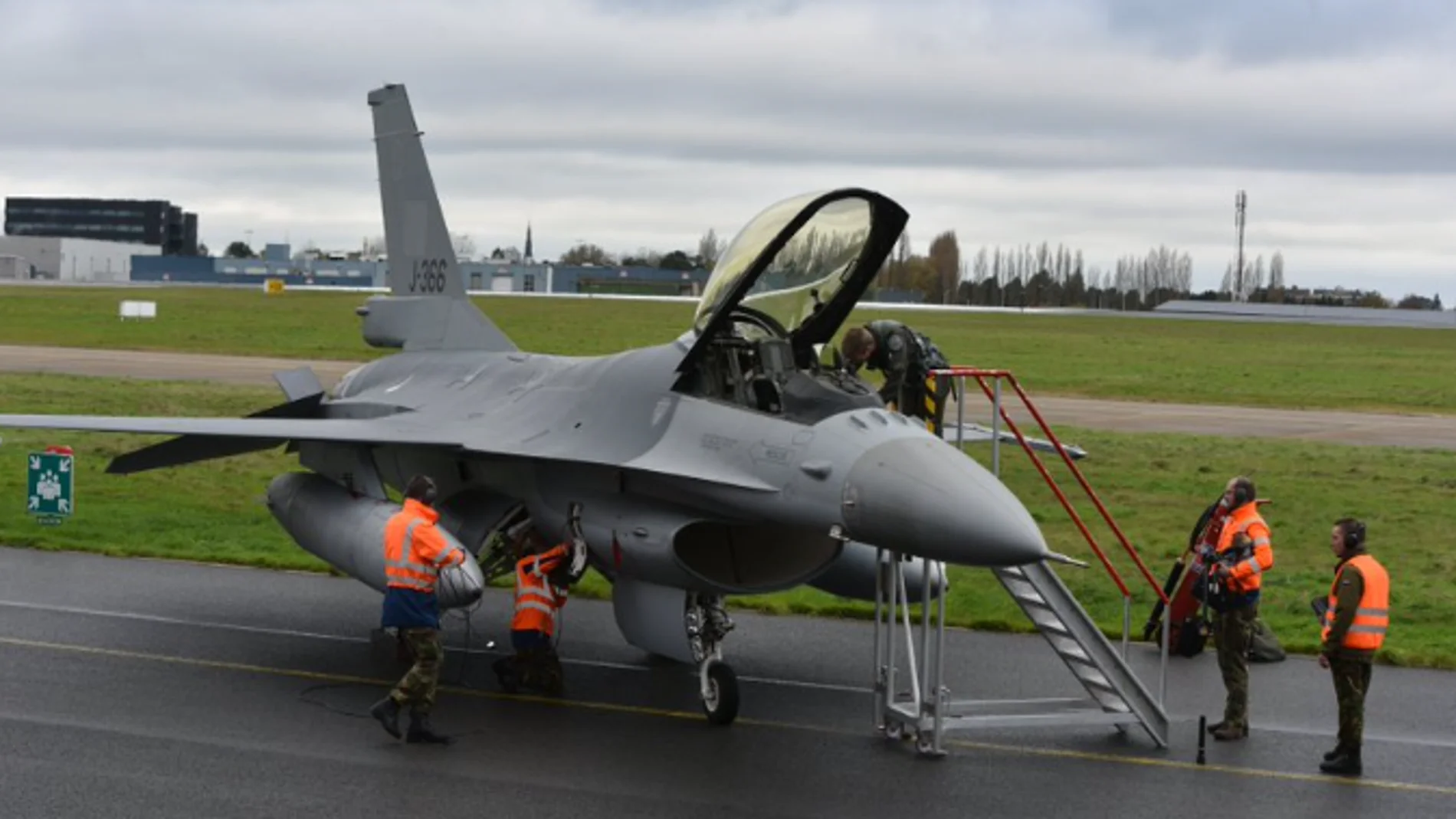 Uno de os F-16 enviados por Países Bajos a Rumania