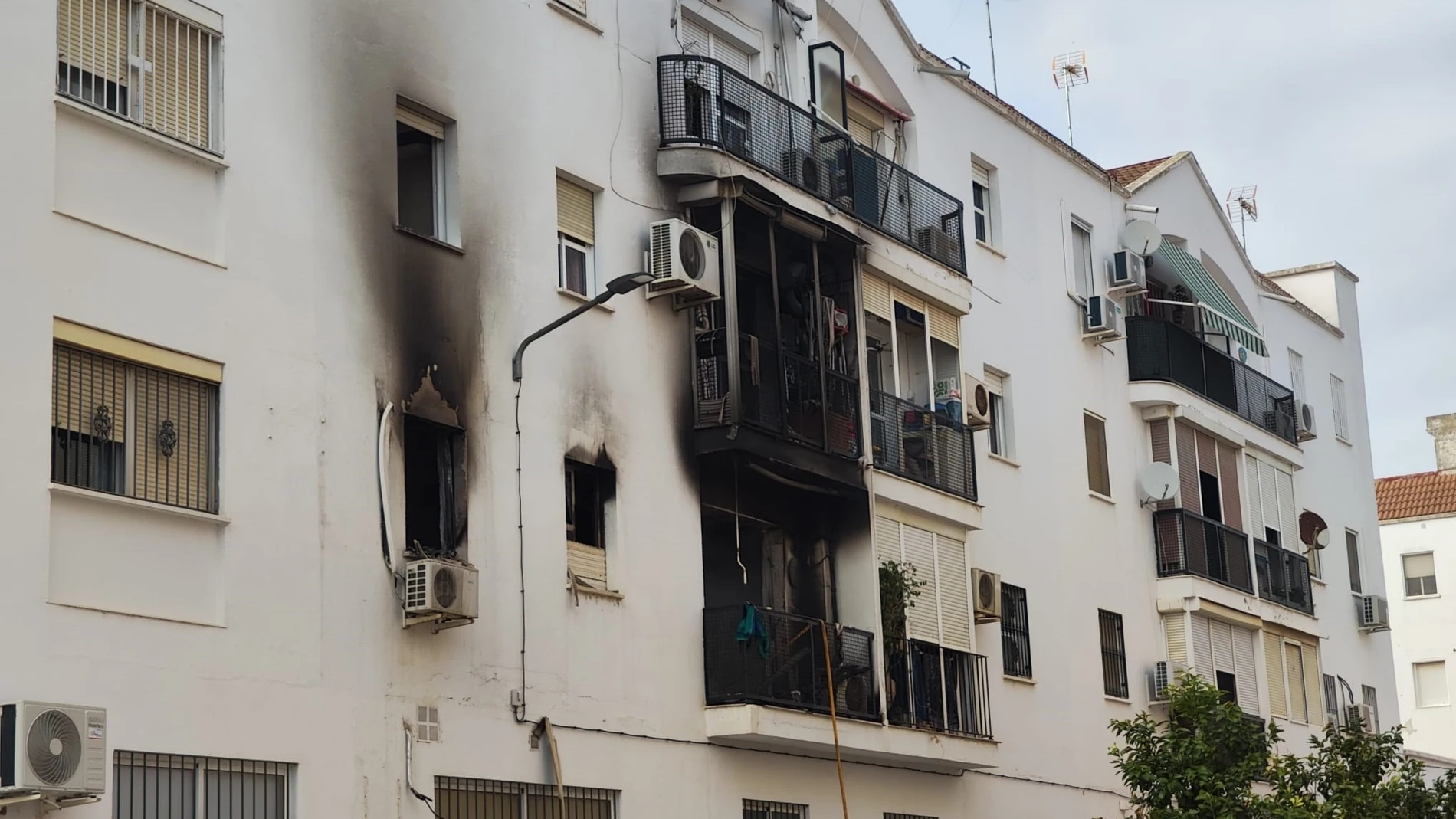 La Guardia Civil investiga el incendio de Los Palacios (Sevilla) saldado con dos fallecidos