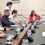 La alcaldesa preside la reunión de la mesa interconcejalias con los vecinos del barrio de Orriols 