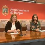 La alcaldesa de Burgos, Cristina Ayala, junto a la asesora cultural Beatriz García