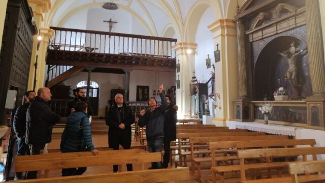 Reformado el espacio de acceso a la iglesia de Vallecillo (León) 