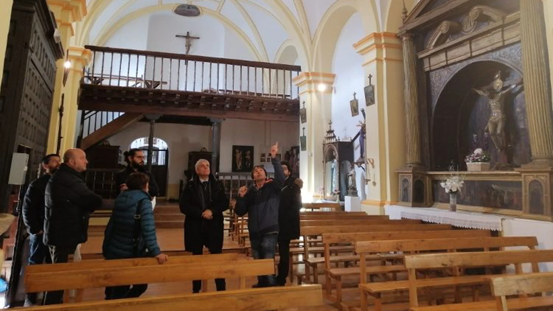 Reformado el espacio de acceso a la iglesia de Vallecillo (León) 