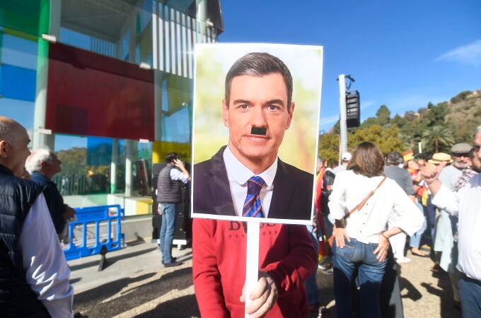 Miles de personas se concentran contra Pedro Sánchez y la Amnistía en Málaga