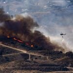 Más de 100 medios aéreos y terrestres participan en las labores de extinción del fuego 
