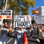 Miles de personas se concentran contra Pedro Sánchez y la Amnistía