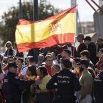 Numerosas personas protestan frente al Palacio de Ferias y Congresos de Málaga,
