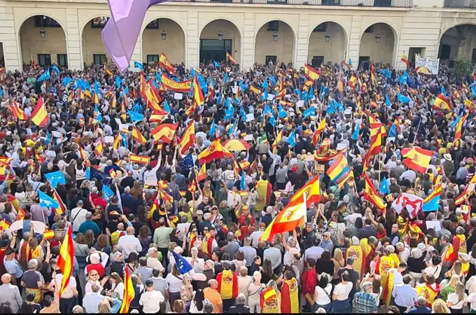 Alicante reúne a más de 25.000 personas en contra de la amnistía