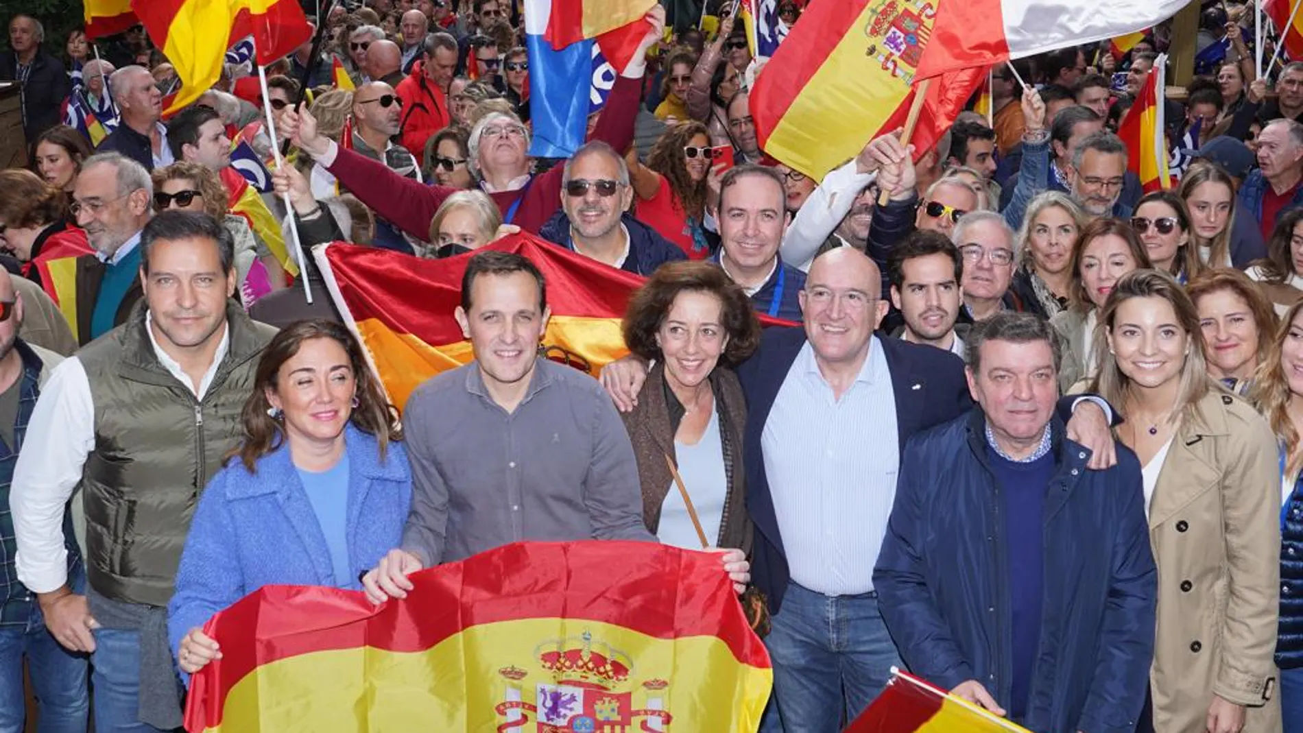 De la Hoz, Corral, Íscar, Cantalapiedra, Carnero Gago e Irene Muñoz en la protesta celebrada en Valladolid