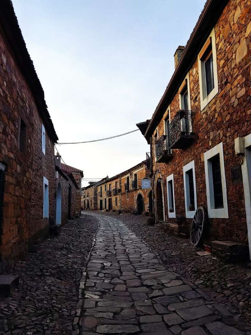 Calles empedradas en Castrillo de Polvazares (León)