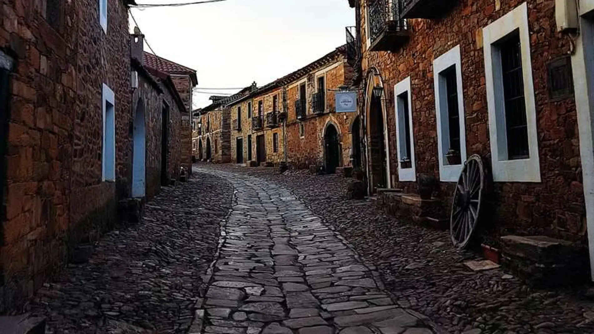 Calles empedradas en Castrillo de Polvazares (León)
