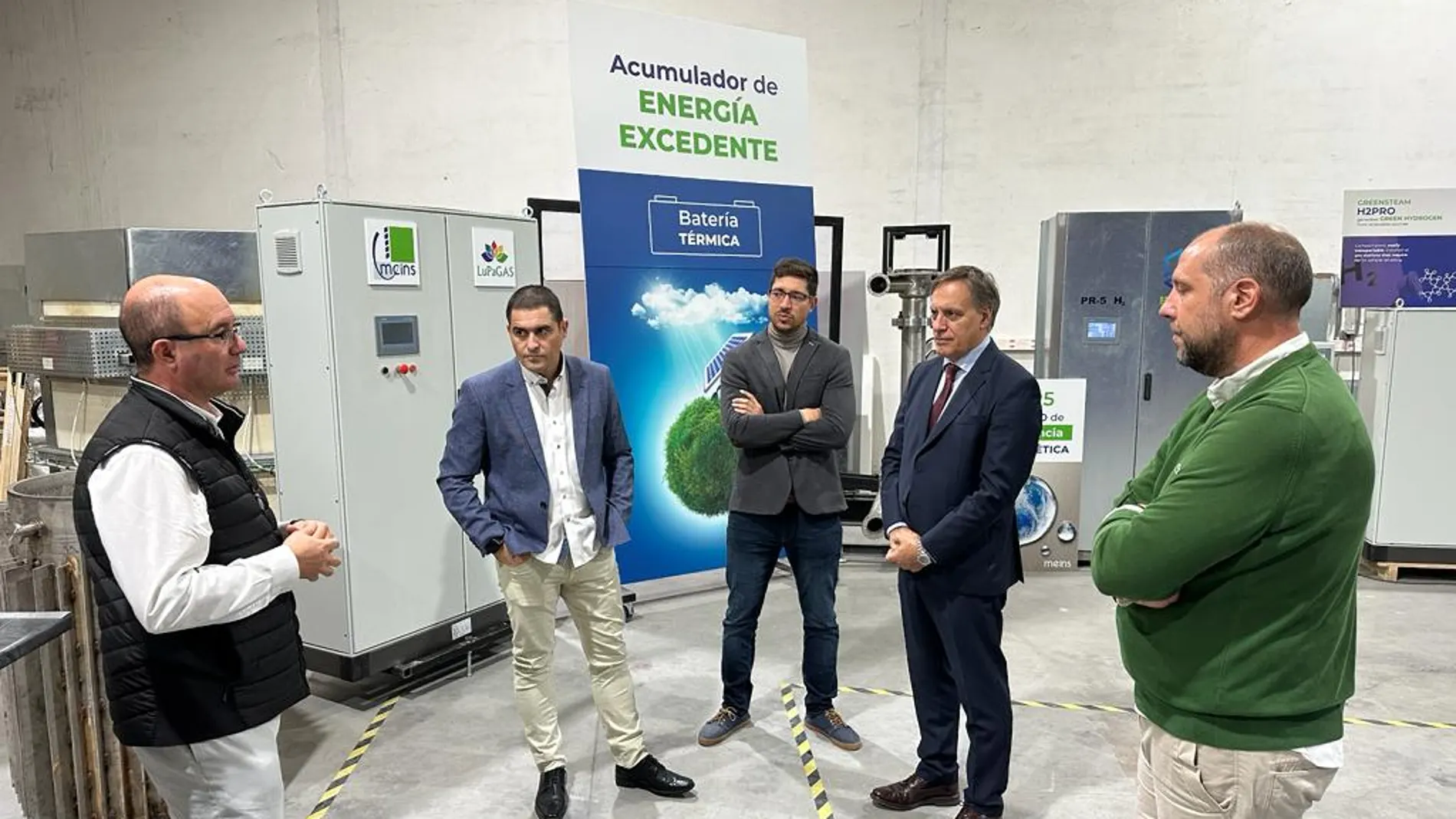 García Carbayo visita la empresa H2 en Salamanca