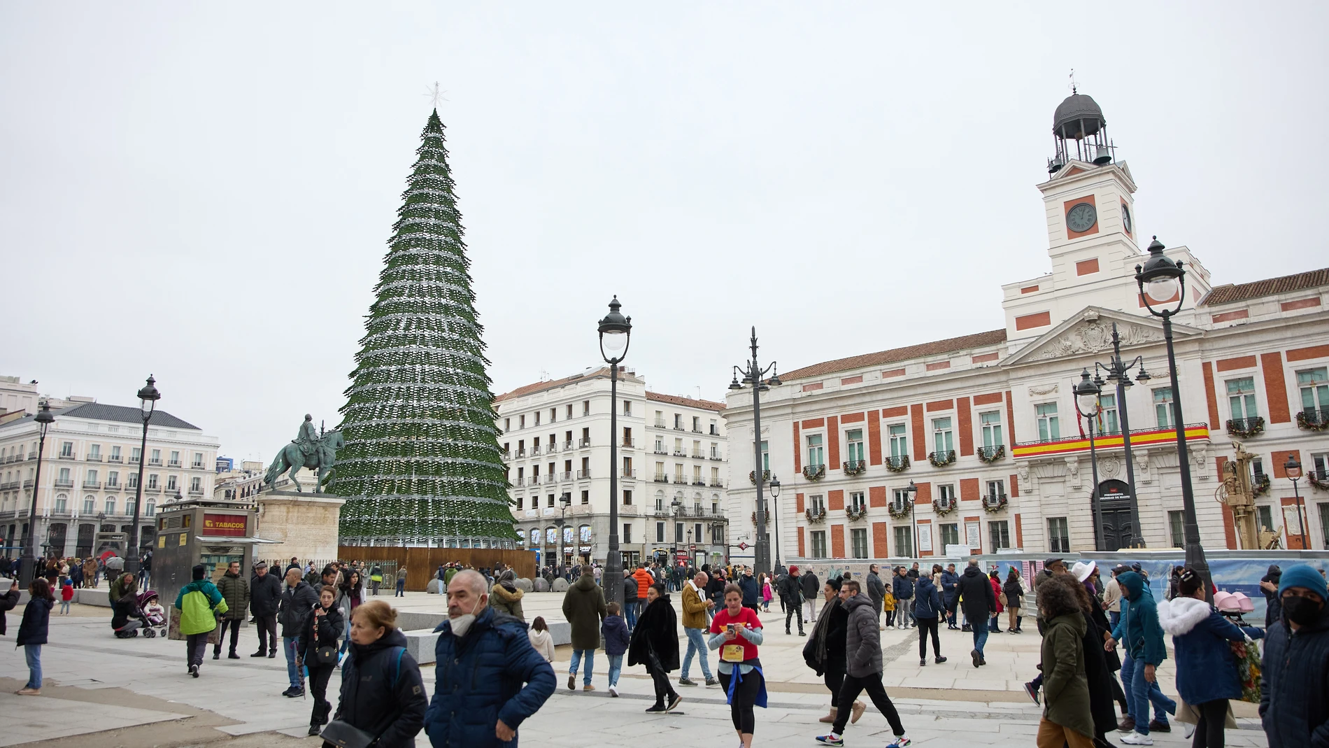MADRID.-Madrid estudia la posibilidad de colocar toldos en algunas de zonas de la Puerta del Sol