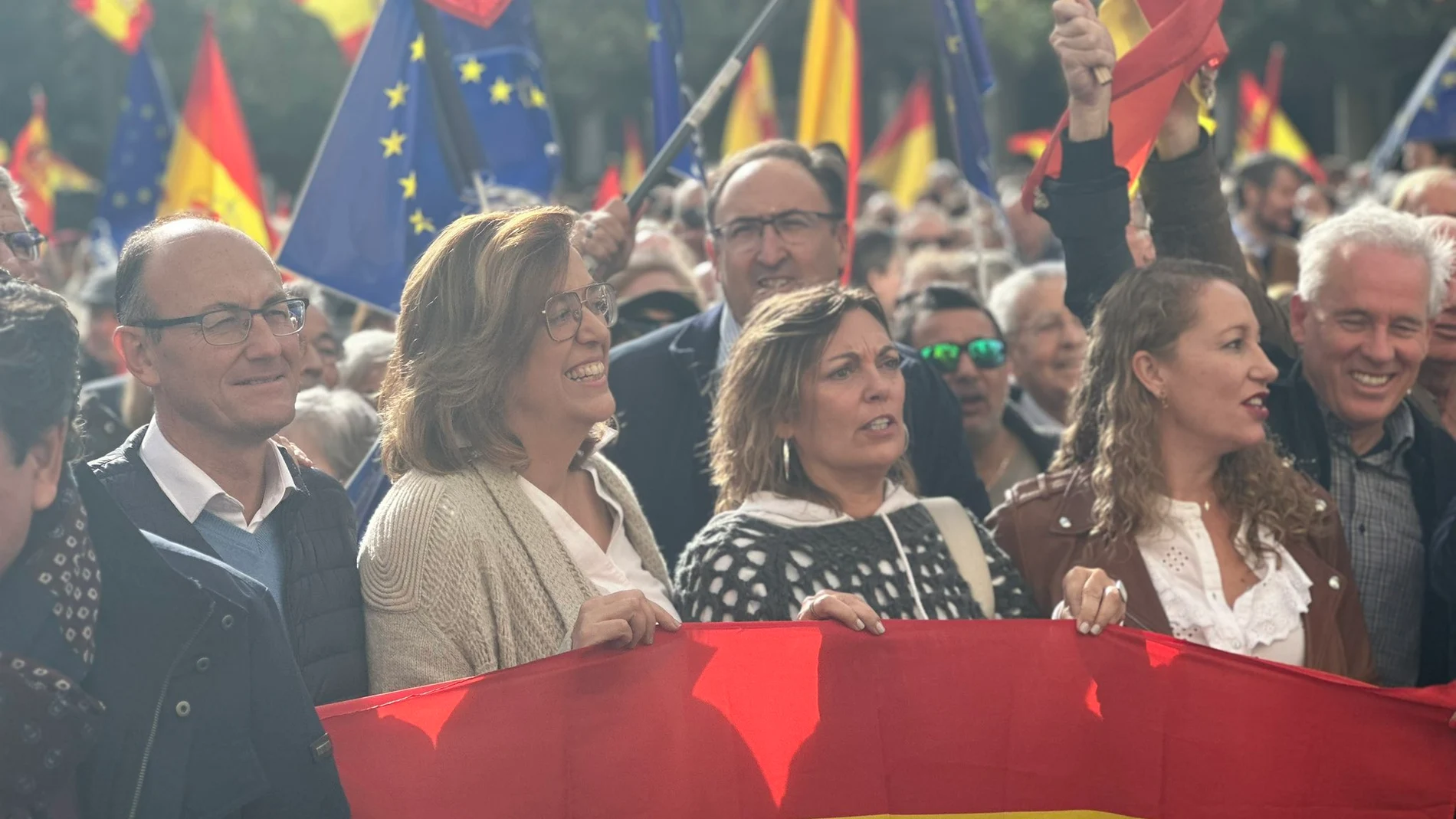 Armisén, Milagros Marcos y Polanco, entre otros, durante la manifestación del pasado domingo en Palencia contra la amnistía y por la Democracia