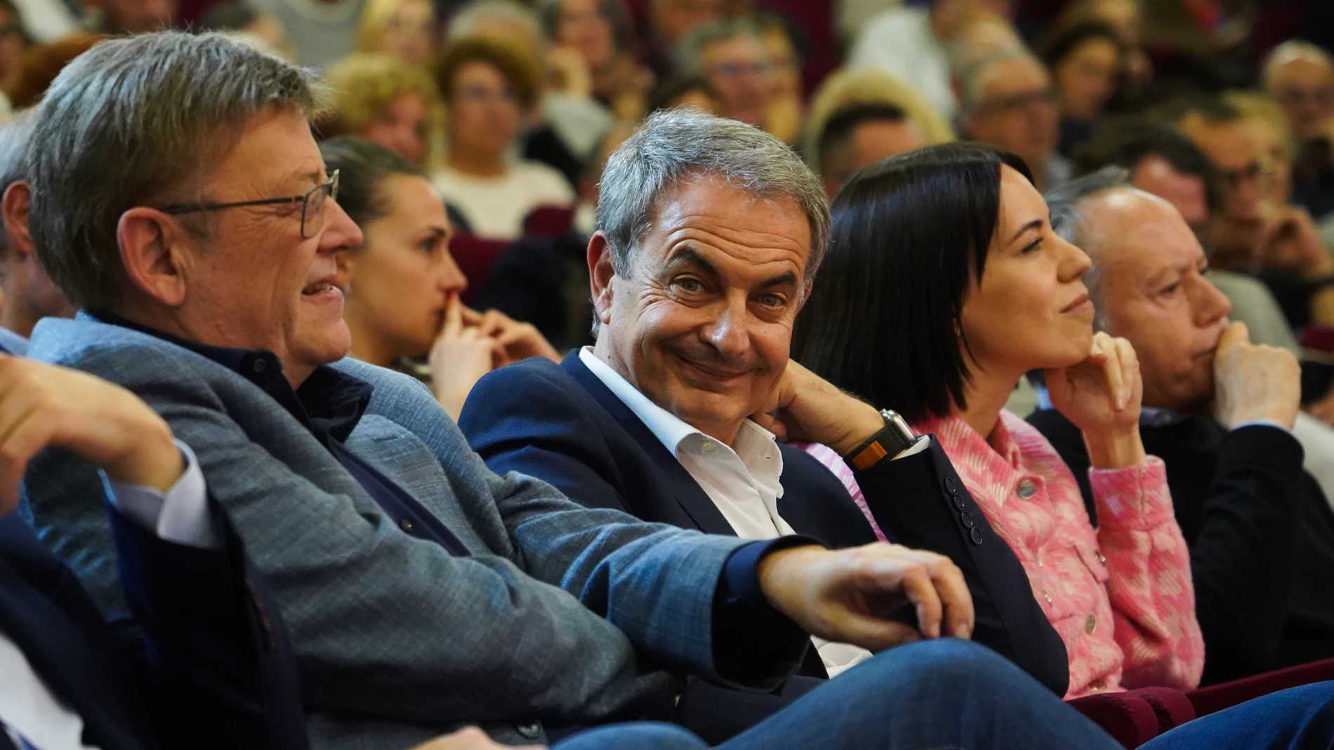 Zapatero responde a Feijóo que espere cuatro años si quiere elecciones y rechaza que España vaya camino de una dictadura