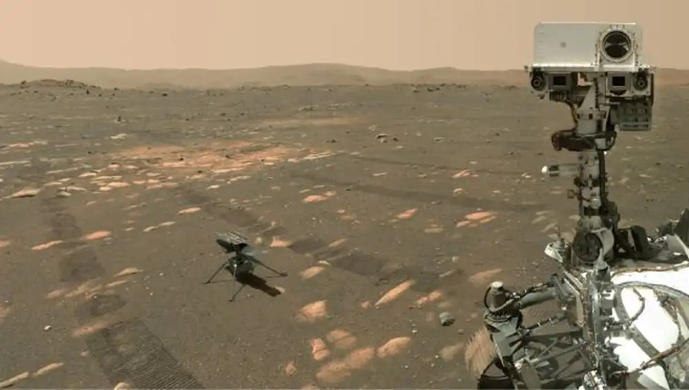 Rover Perseverance y helicóptero Ingenuity en Marte, en una imagen de septiembre de 2021.
