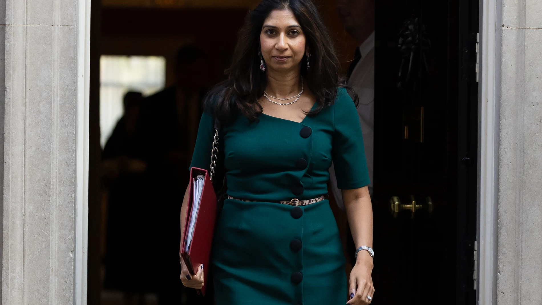 September 5, 2023, London, United Kingdom: Suella Braverman leaves a cabinet meeting in Downing Street, London. Last week, Prime Minister Rishi Sunak carried out a mini reshuffle of his cabinet ahead of a general election expected next year. (Foto de ARCHIVO) 05/09/2023