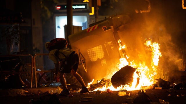 El juez de 'Tsunami' admite la personación de dos policías como perjudicados por las lesiones que sufrieron en 2019