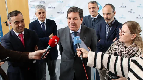 El consejero de Economía y Hacienda y portavoz, Carlos Fernández Carriedo, visita la empresa Tresca Ingeniería