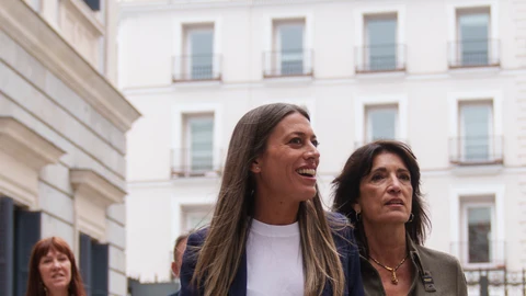 Mriam Nogueras de Junts per Catalunya en su llegada al Congreso de los Diputados el dia de la investidura de