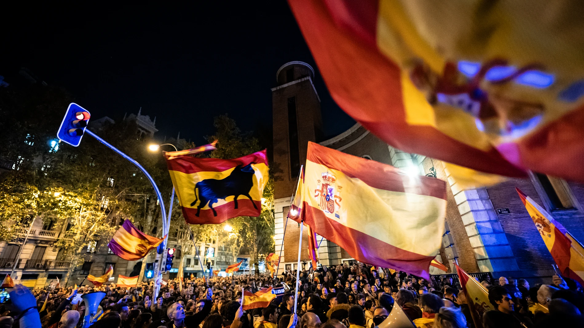 MADRID.-Termina la duodécima noche de manifestaciones en Ferraz sin incidentes reseñables y con un fuerte dispositivo policial