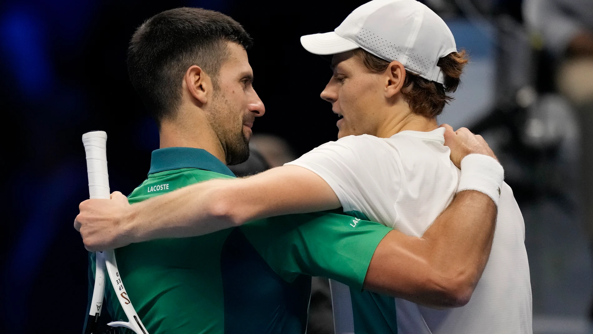 Sinner derriba otra barrera: ya puede también con Djokovic, al que supera  en las ATP Finals