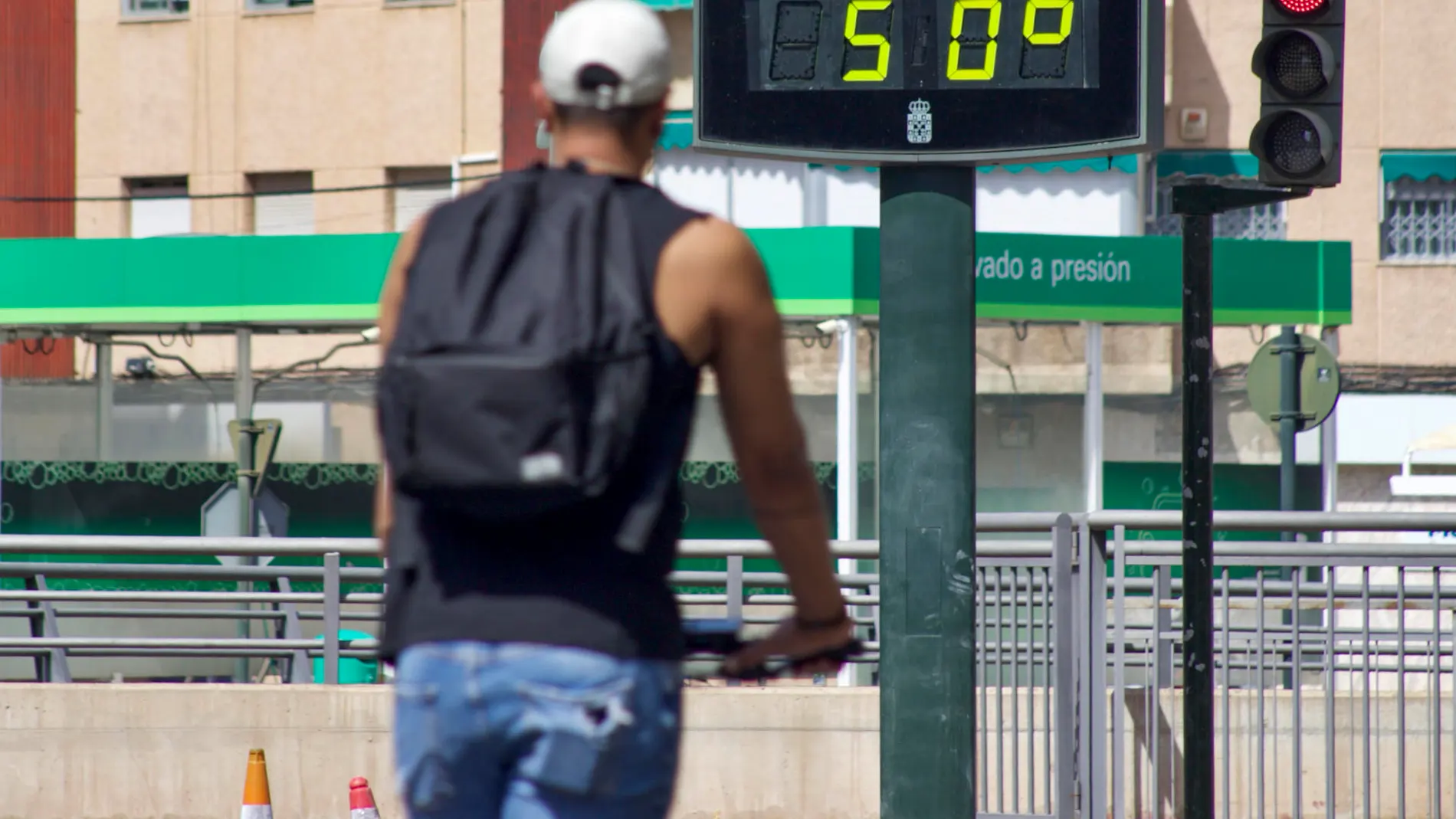 Un termómetro marca 50 ºC en una ciudad el pasado verano