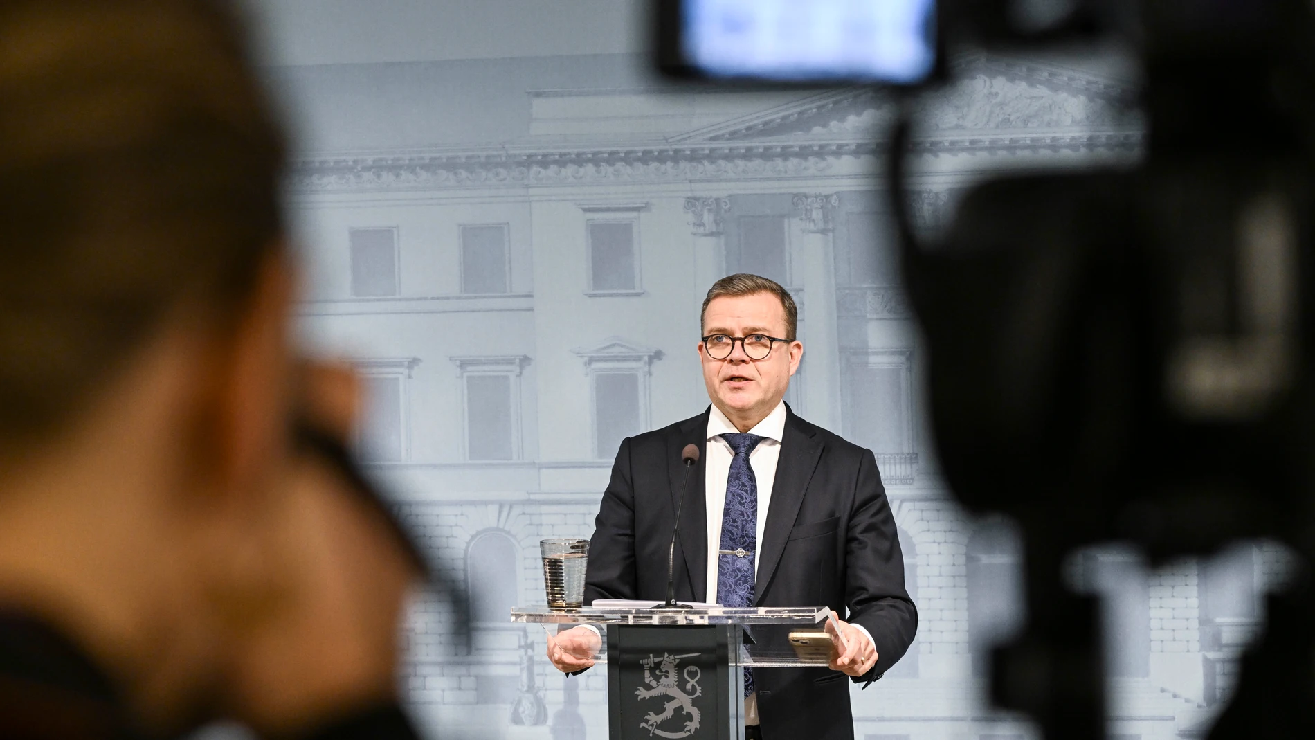 Helsinki (Finland), 16/11/2023.- Finnish Prime Minister Petteri Orpo speaks during a press conference on new border measures in Helsinki, Finland, 16 November 2023. Finland's government has decided to close four crossing points on its border with Russia, as part of measures to tighten border control between Finland and Russia. (Finlandia, Rusia) EFE/EPA/KIMMO BRANDT 