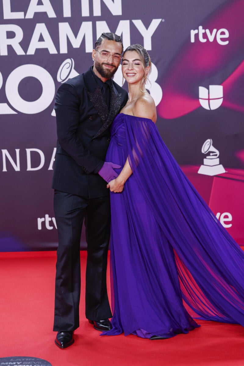 Maluma junto a su novia embarazada.