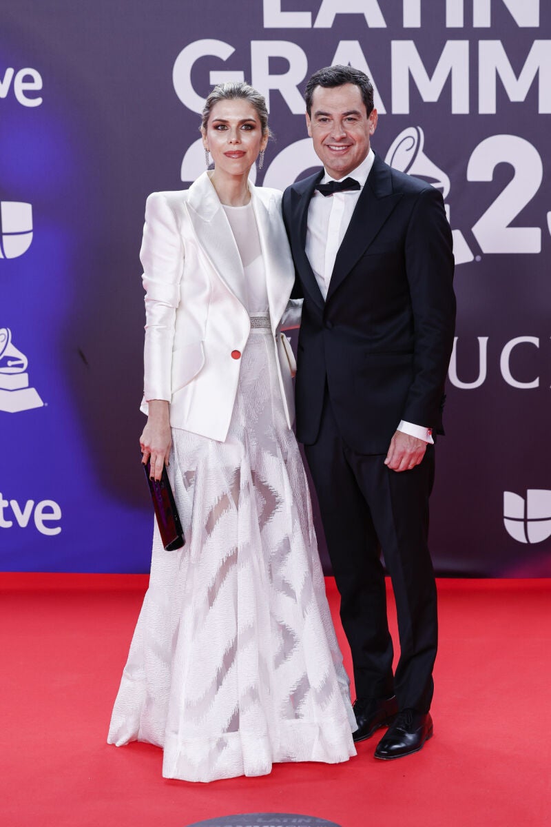 Manuela Villena y Juanma Moreno Bonilla.