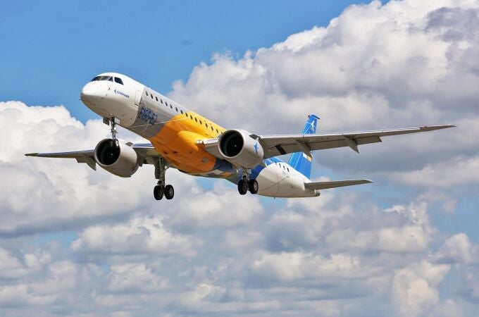 Economía.- La brasileña Embraer cierra un acuerdo de crédito con UK Export Finance para potenciar la compra de aviones