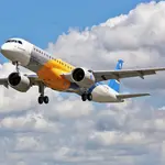 Economía.- La brasileña Embraer cierra un acuerdo de crédito con UK Export Finance para potenciar la compra de aviones