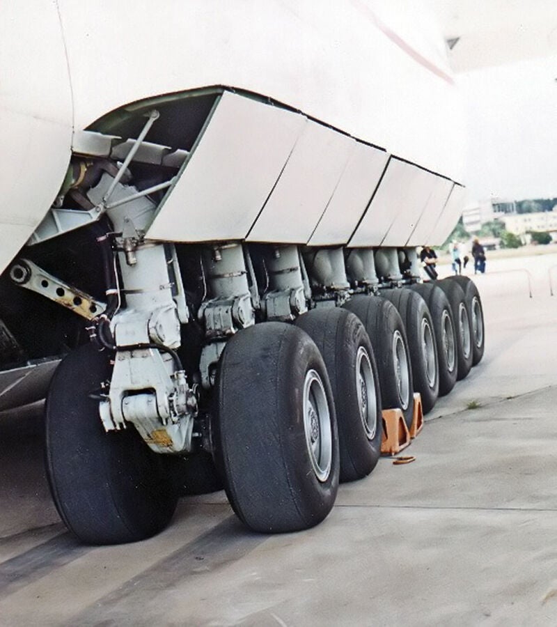 Tren de aterrizaje del AN-225