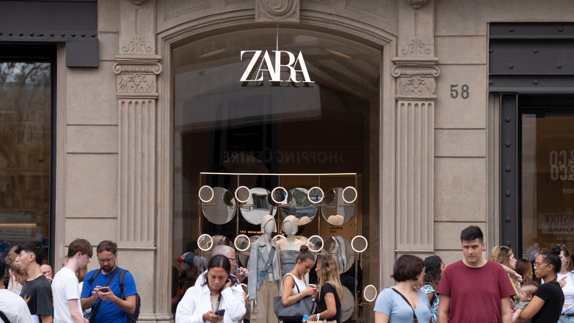 Inditex Toca Máximos En Bolsa Y Roza Los 115.000 Millones De Capitalización