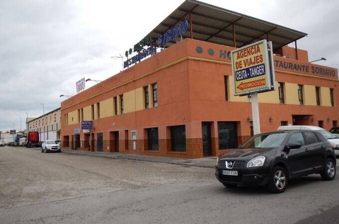 Un hostal, un restaurante y tres locales comerciales a subasta por 1 euro en Cádiz