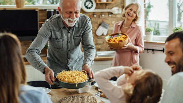 El estudio confirma que la dieta mediterránea funciona para mejorar la demencia incluso en personas mayores