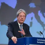 Brussels (Belgium), 15/11/2023.- European Commissioner for Economy, Paolo Gentiloni holds a press conference on the &#39;Autumn 2023 Economic Forecast: A modest recovery ahead after a challenging year&#39; following a European Commission College meeting in Brussels, Belgium, 15 November 2023. (Bélgica, Bruselas) EFE/EPA/OLIVIER HOSLET