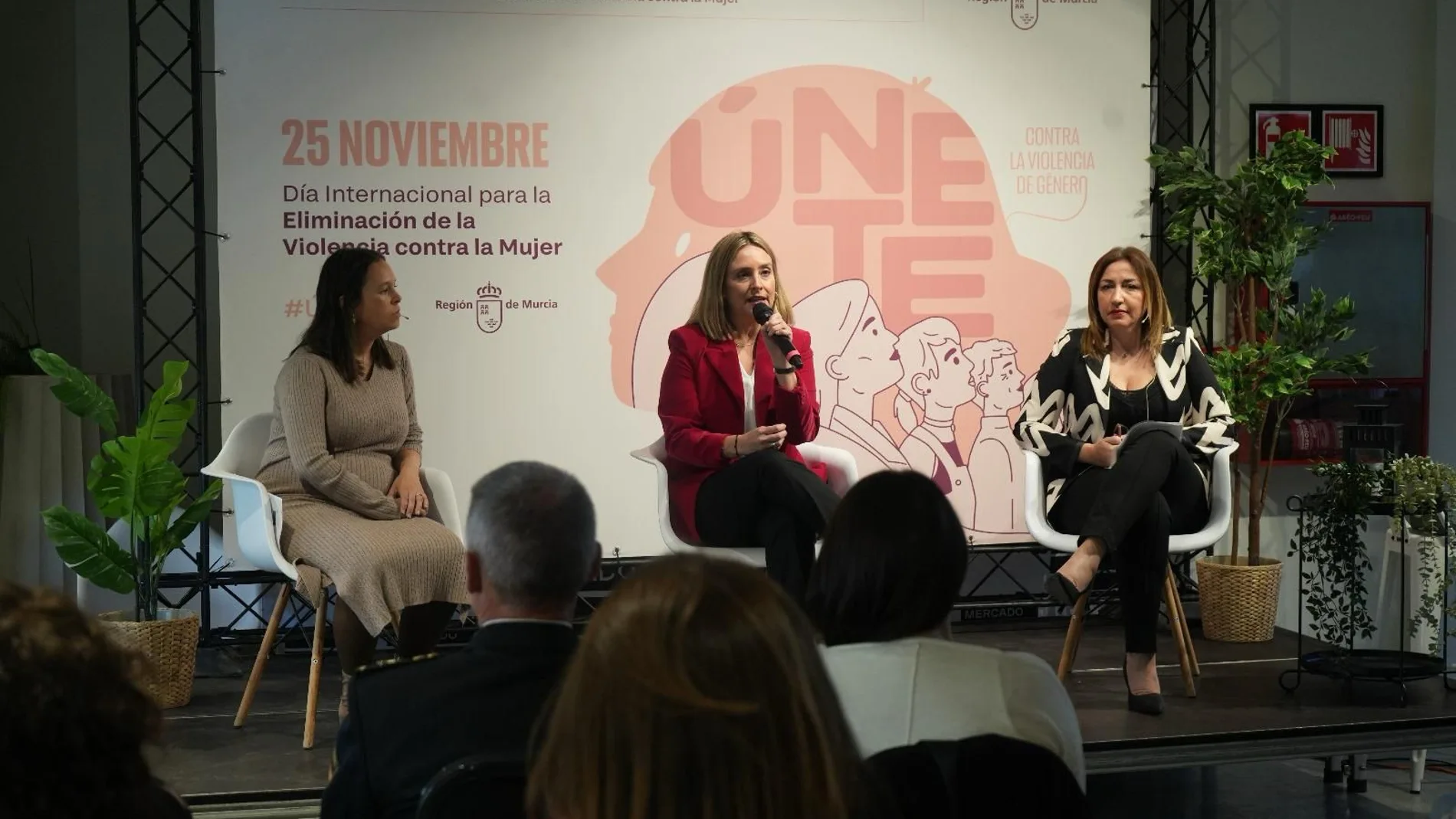 La consejera de Política Social, Familias e Igualdad, Conchita Ruiz, durante la presentación del balance del I Pacto regional contra la Violencia de Género