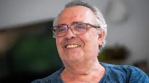 El director de teatro independentista Joan Lluís Bozzo señala a un restaurante en las redes sociales por no tener la carta en catalán