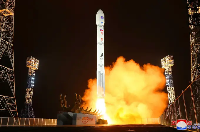Kim alardea del éxito de su primer satélite espía en órbita