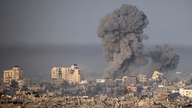 Israeli forces continue military strikes on Gaza