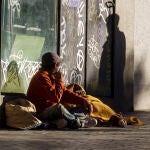 Una persona sin hogar en las calles de Madrid
