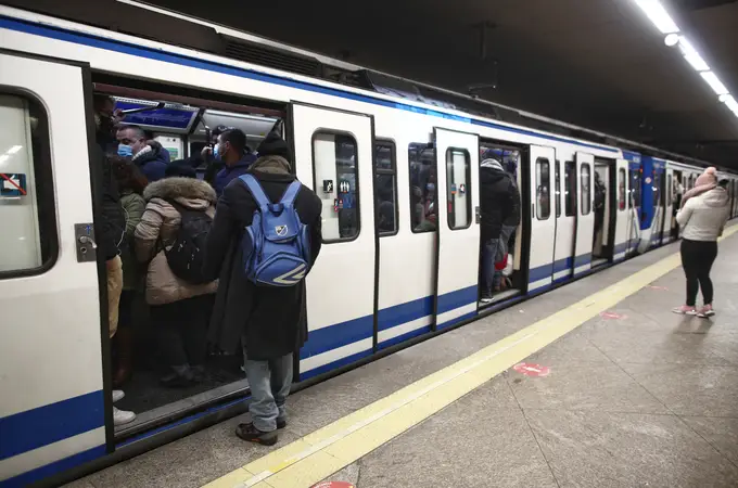 Estos son los cambios que sufrirá Metro y los autobuses en Nochevieja y Navidad 