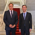 El alcalde de Salamanca, García Carbayo, recibe al embajador de China en España, Yao Jing