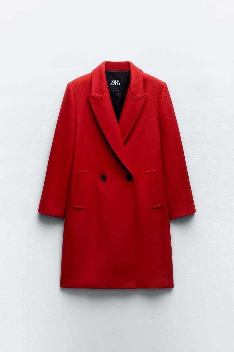 Abrigo rojo.