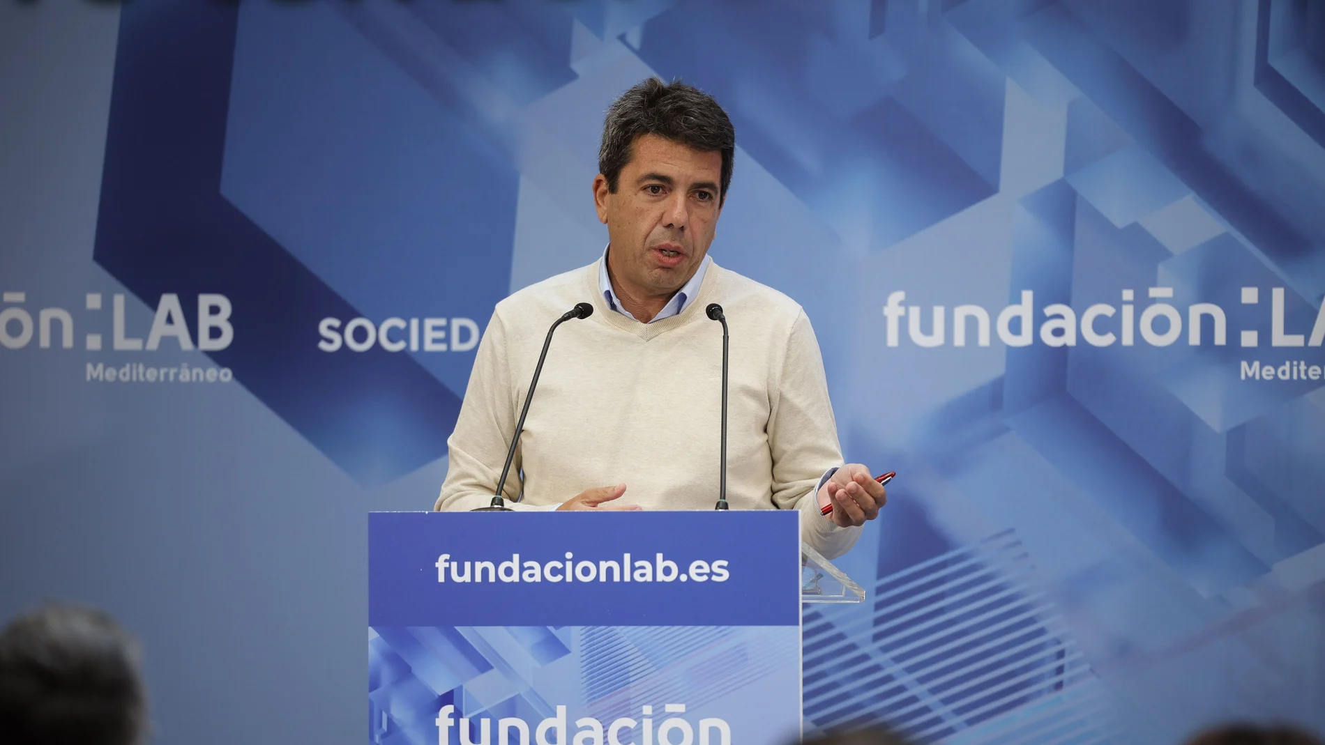 El presidente de la Generalitat valenciana, Carlos Mazón, esta mañana con la Fundación LAB