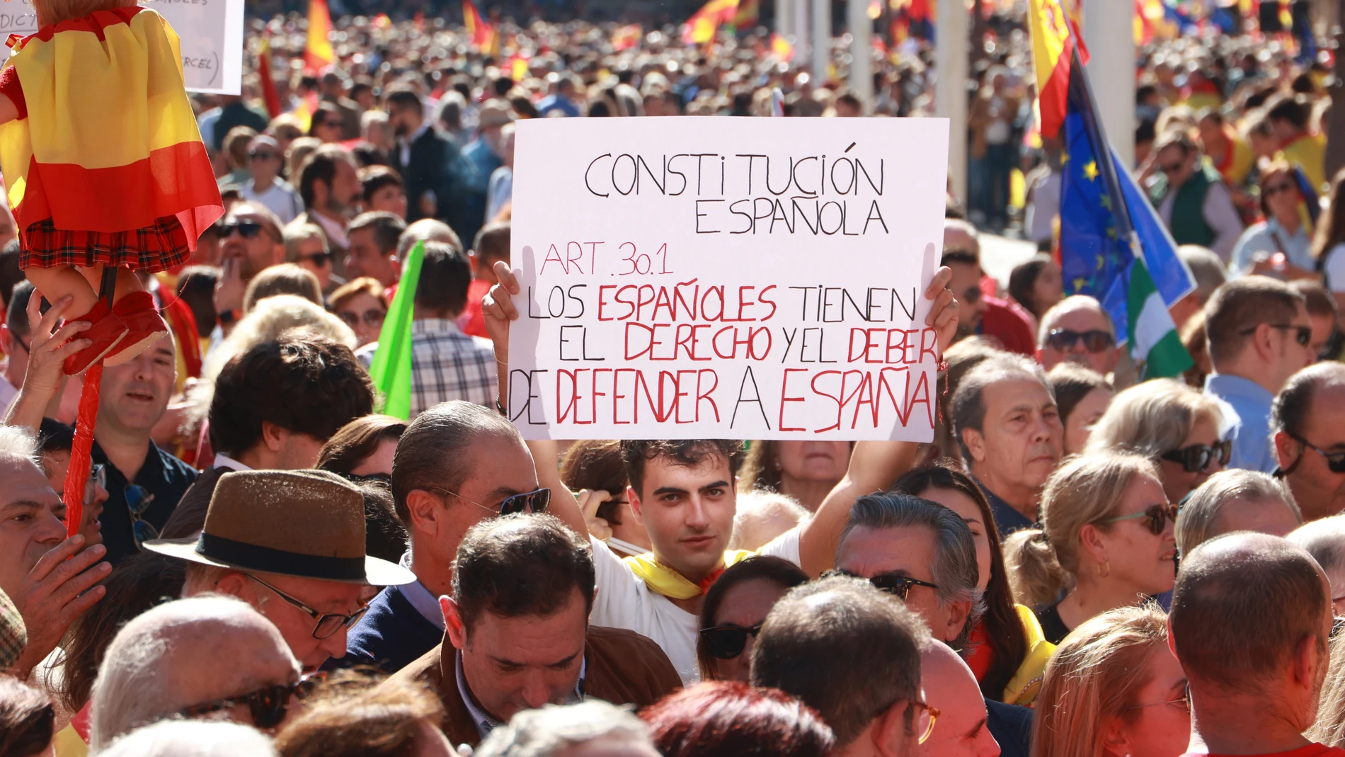 Concentración convocada recientemente por el PP en Sevilla contra los pactos de Pedro Sánchez
