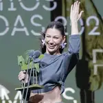 Úrsula Corberó con su premio Ondas