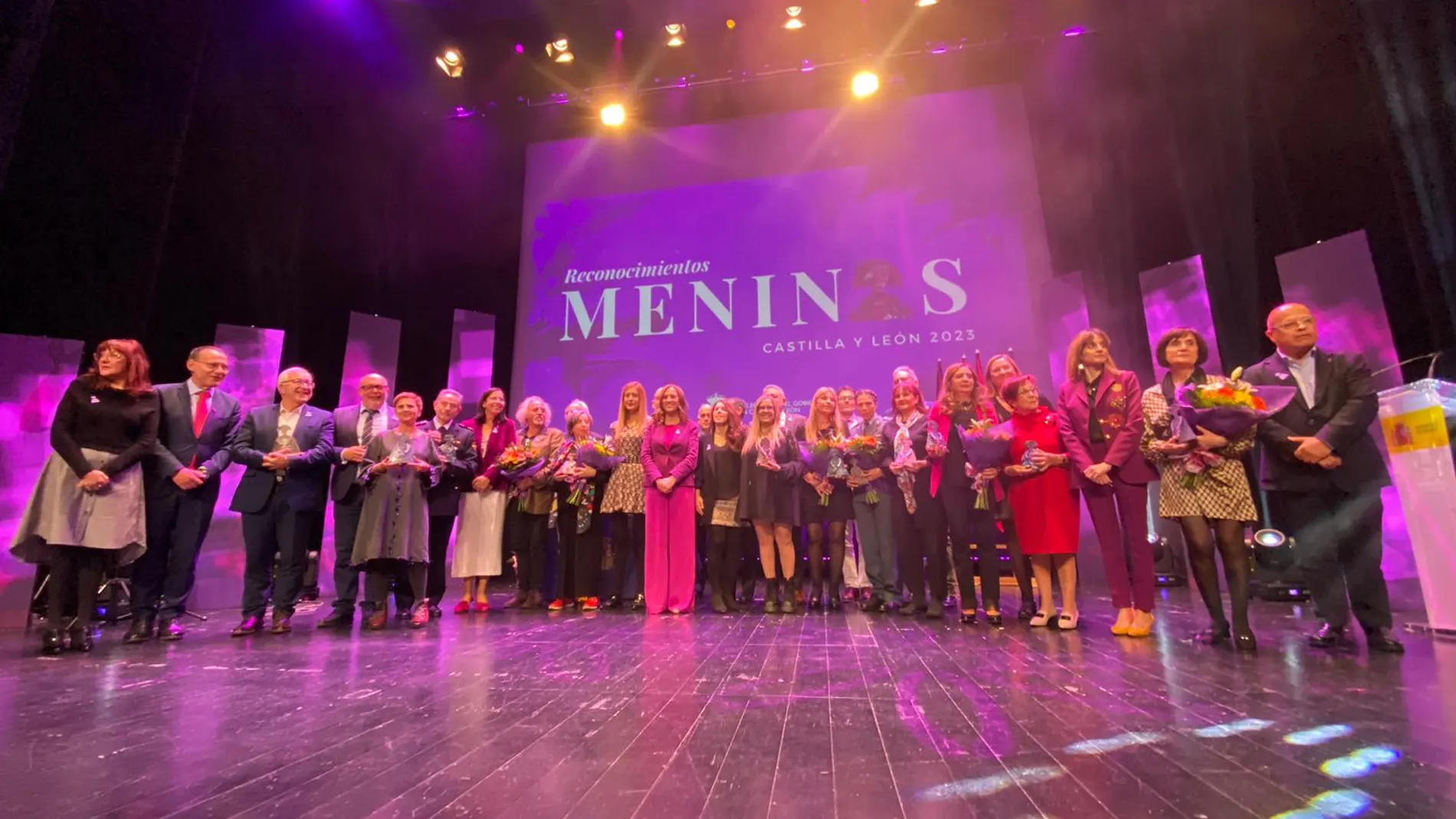 Autoridades y premiados en la Gala Meninas 2023