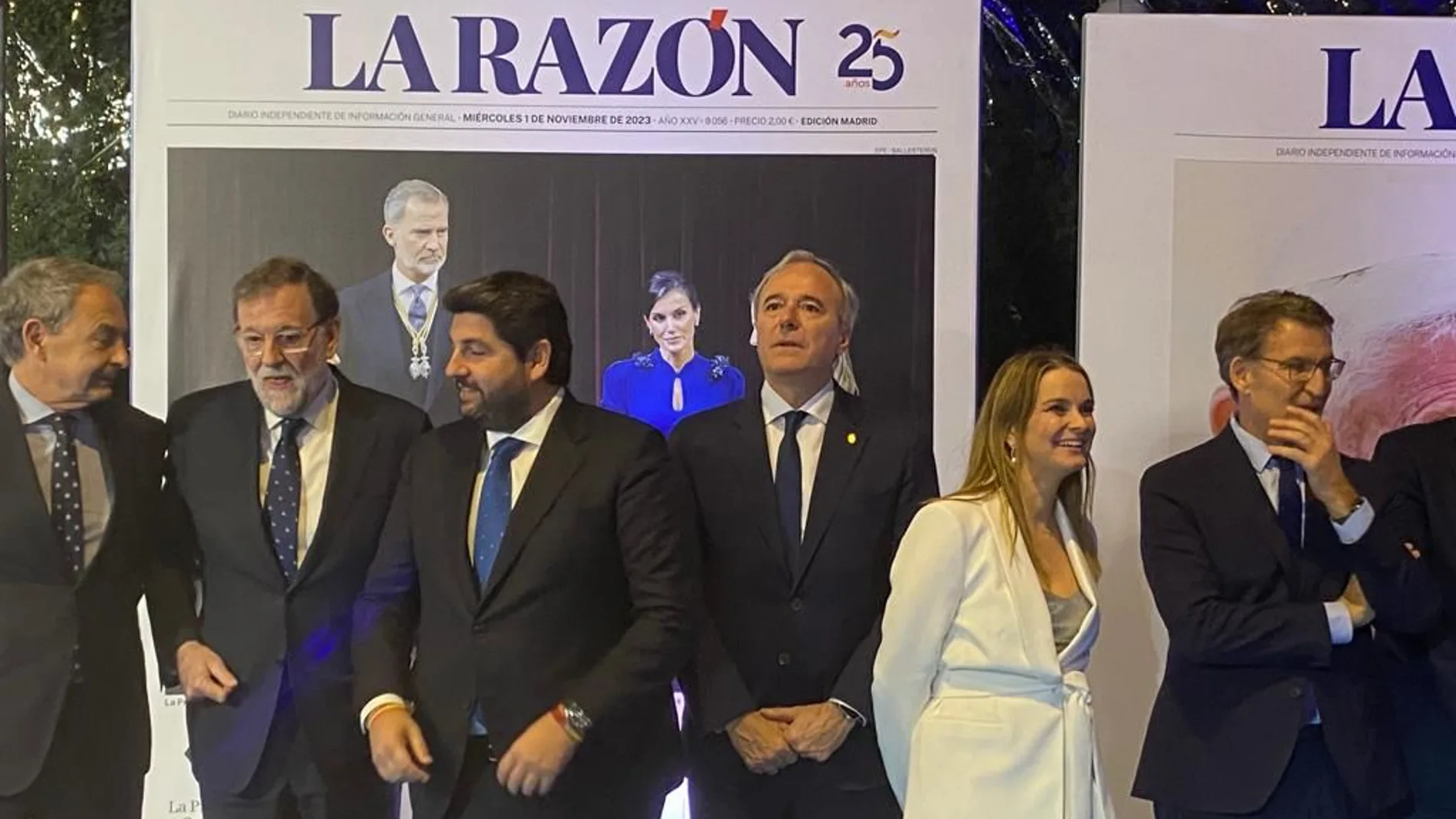 Zapatero, Rajoy y López Miras, conversan de manera distendida en el aniversario de LA RAZÓN